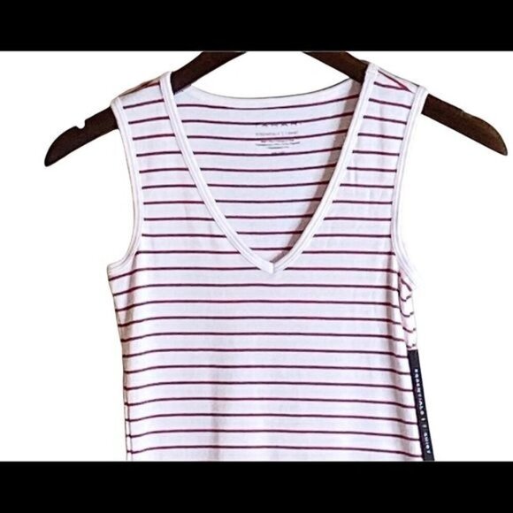 Tahari Essentials T-Shirt Red Cream Striped V-Neck Sleeveless Casual Soft - Picture 3 of 6